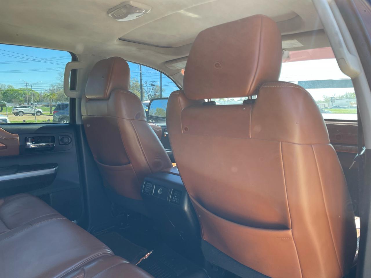 Toyota Tundra 4WD Truck CrewMax 5.7L FFV V8 6-Spd AT 1794 (Natl) 2016