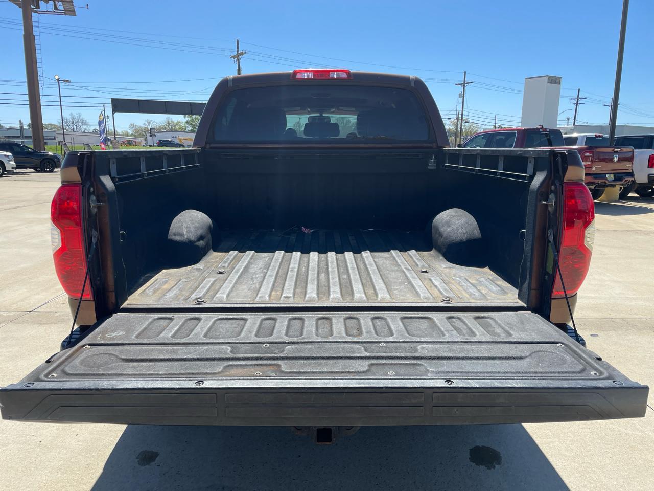 Toyota Tundra 4WD Truck CrewMax 5.7L FFV V8 6-Spd AT 1794 (Natl) 2016