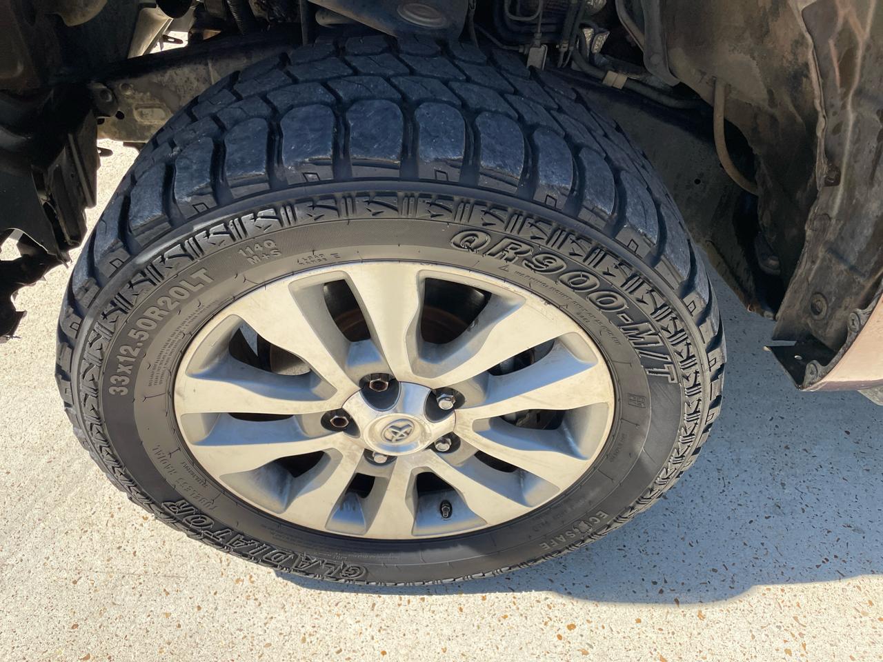 Toyota Tundra 4WD Truck CrewMax 5.7L FFV V8 6-Spd AT 1794 (Natl) 2016