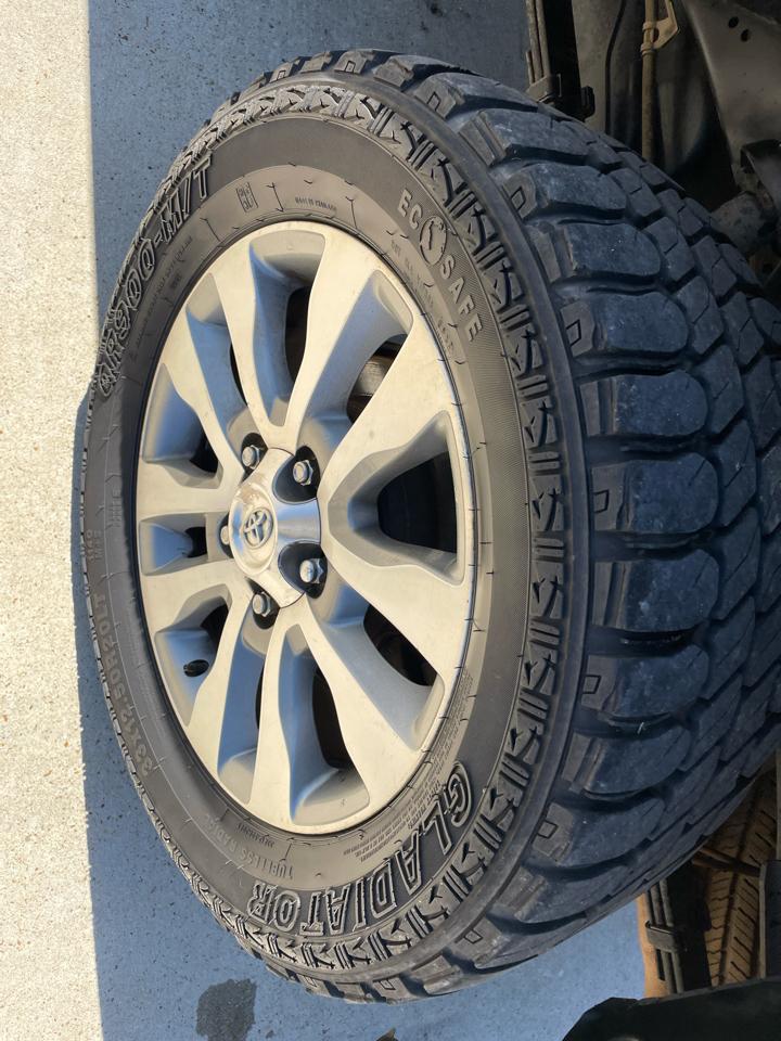 Toyota Tundra 4WD Truck CrewMax 5.7L FFV V8 6-Spd AT 1794 (Natl) 2016