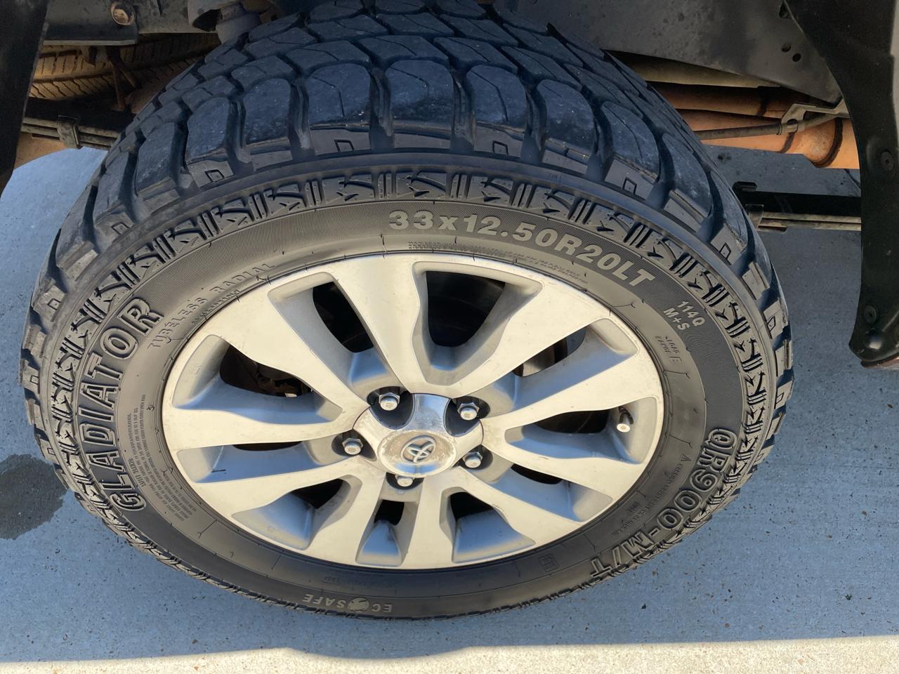 Toyota Tundra 4WD Truck CrewMax 5.7L FFV V8 6-Spd AT 1794 (Natl) 2016