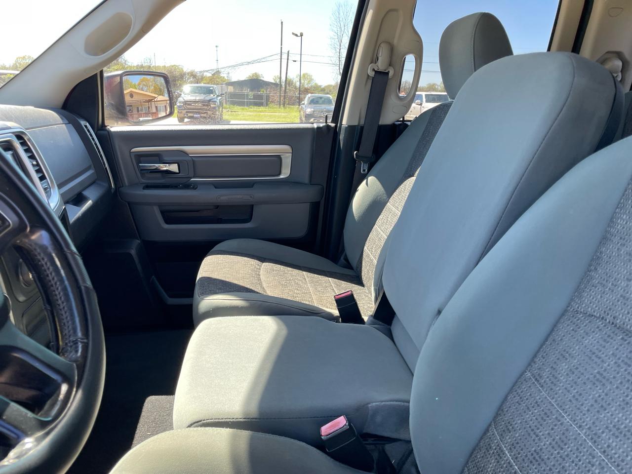 RAM 1500 2WD Quad Cab 140.5" Big Horn 2015