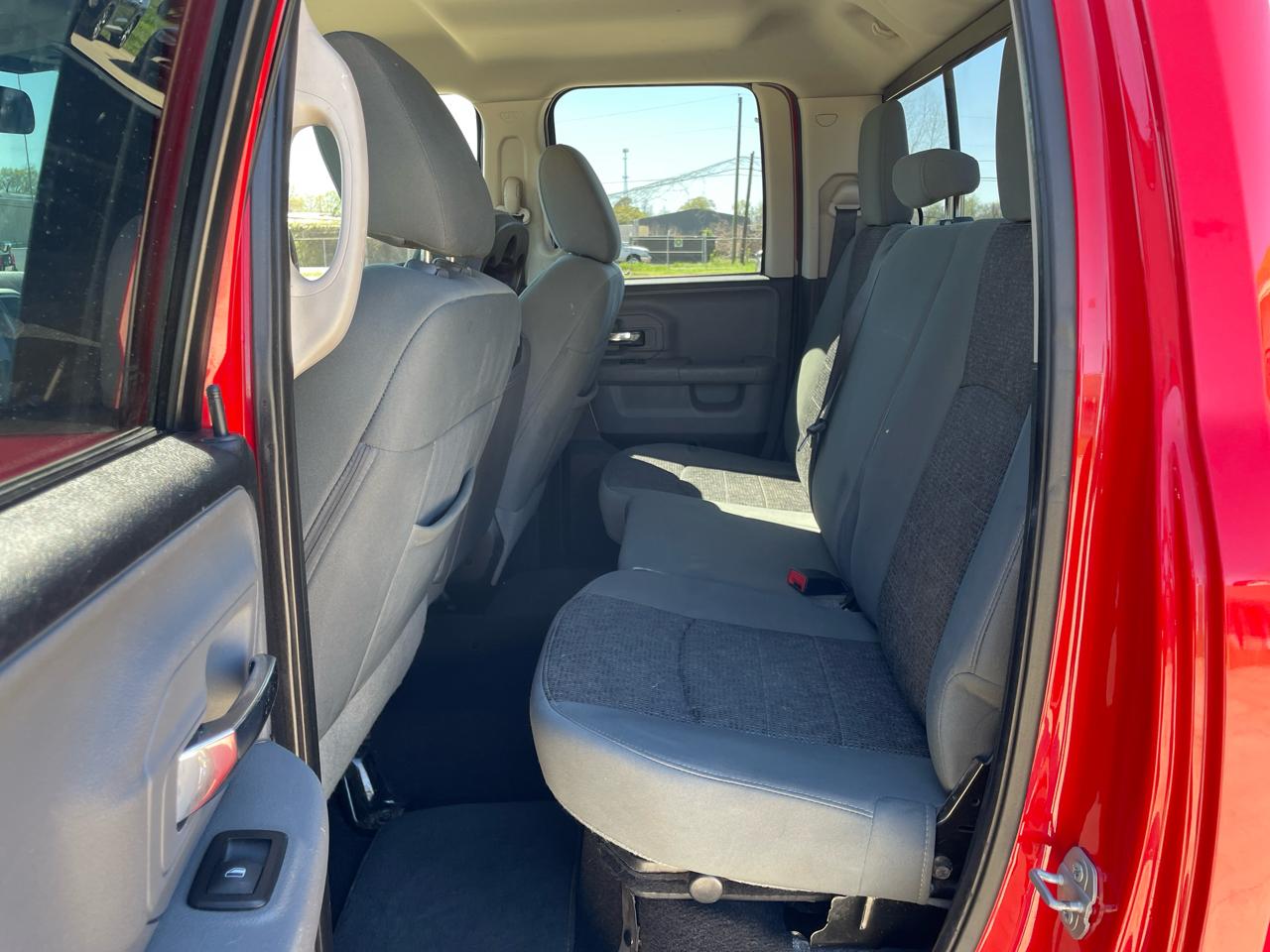 RAM 1500 2WD Quad Cab 140.5" Big Horn 2015