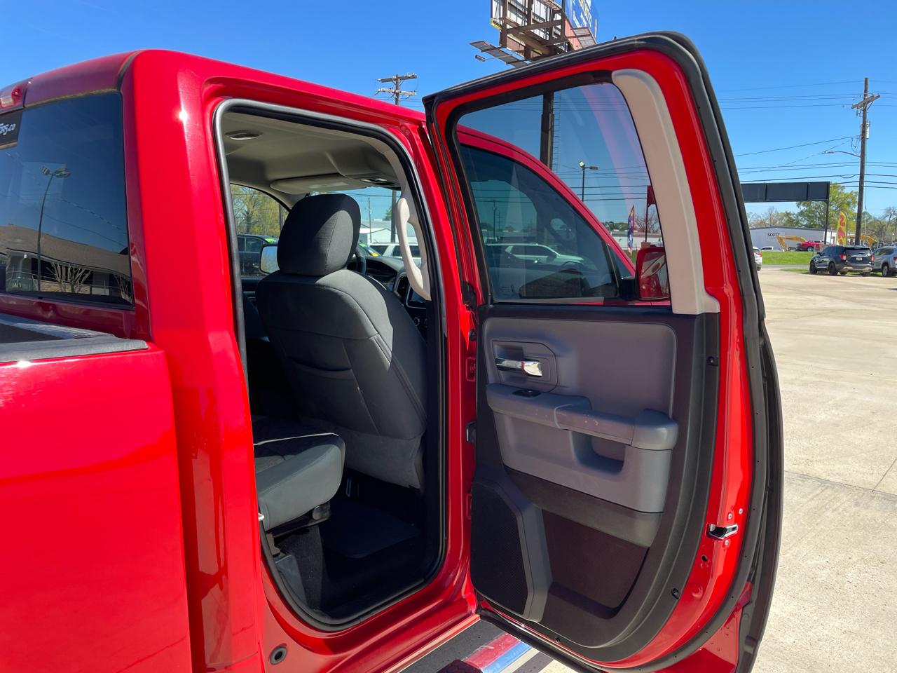 RAM 1500 2WD Quad Cab 140.5" Big Horn 2015