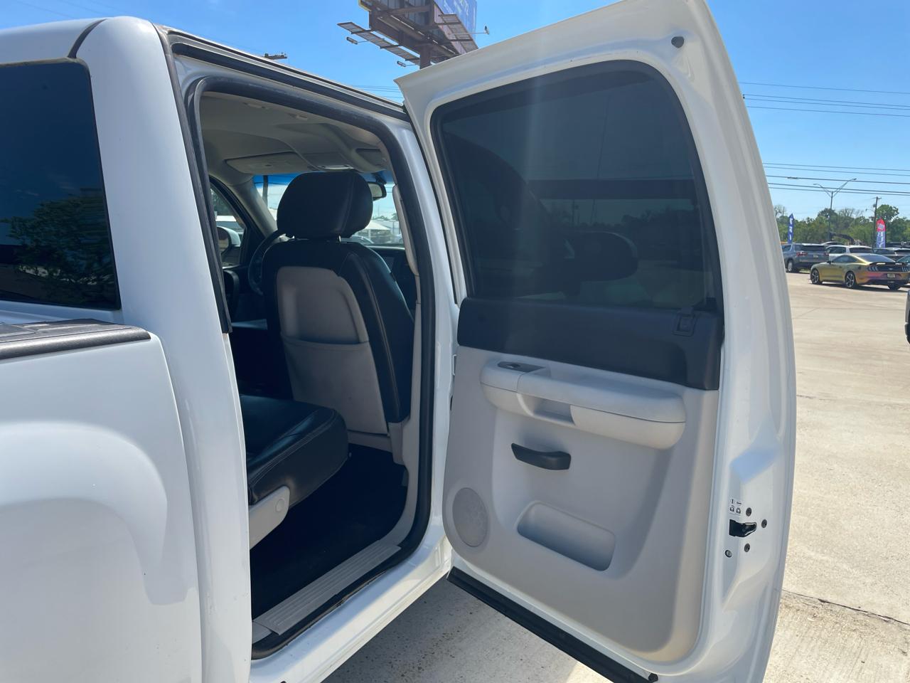 Chevrolet Silverado 1500 4WD Crew Cab 143.5" LT 2011