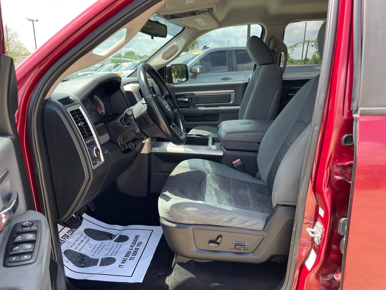 RAM 1500 2WD Quad Cab 140.5" Lone Star 2015