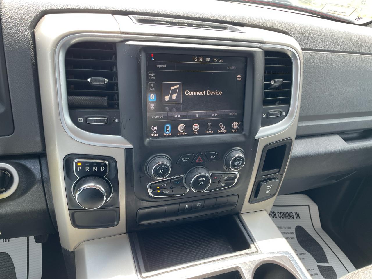 RAM 1500 2WD Quad Cab 140.5" Lone Star 2015