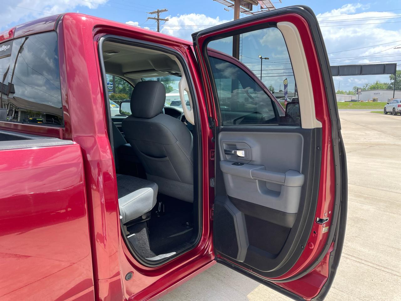 RAM 1500 2WD Quad Cab 140.5" Lone Star 2015
