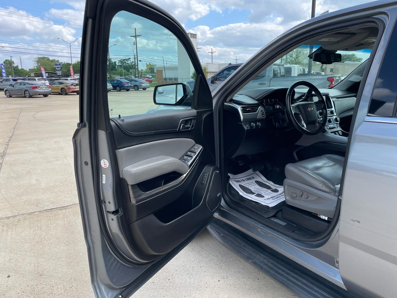 Chevrolet Suburban 4WD 4dr 1500 LT 2019