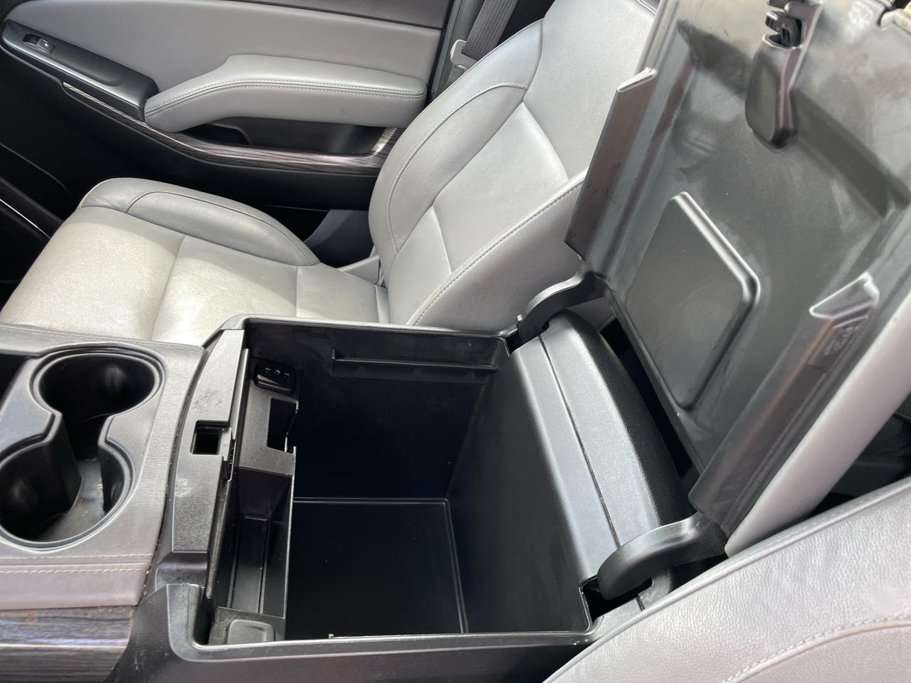 Chevrolet Suburban 4WD 4dr 1500 LT 2019