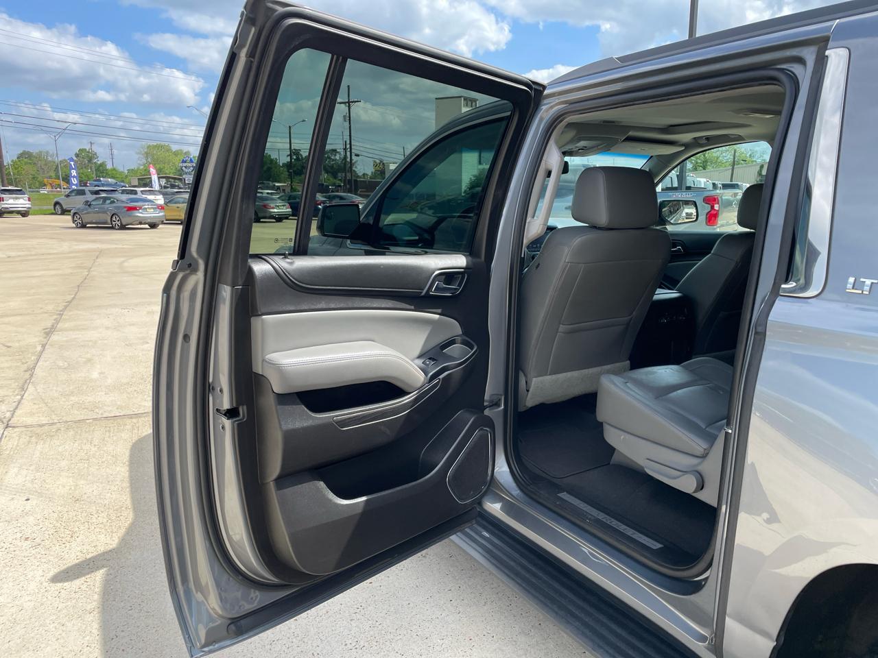 Chevrolet Suburban 4WD 4dr 1500 LT 2019