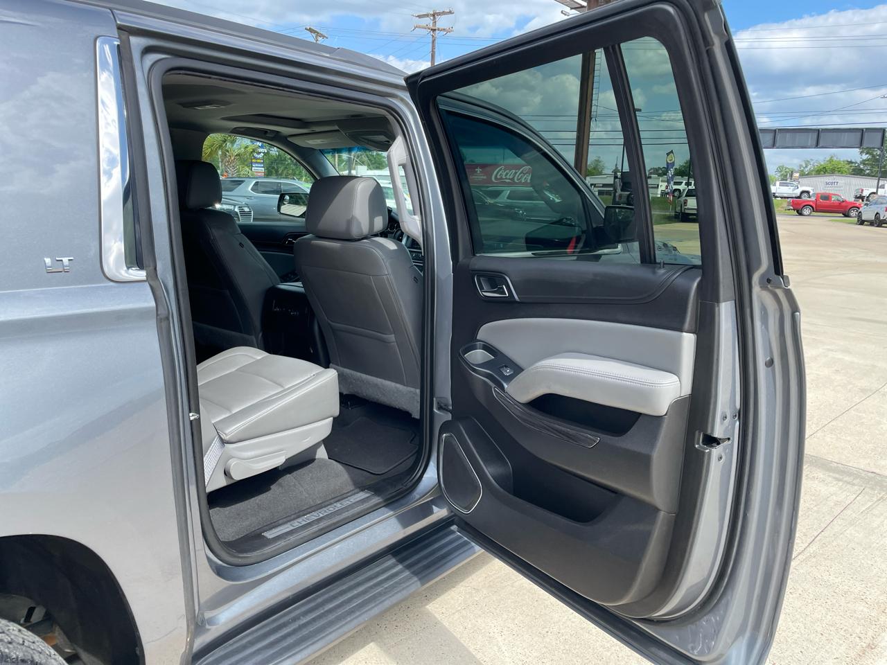 Chevrolet Suburban 4WD 4dr 1500 LT 2019