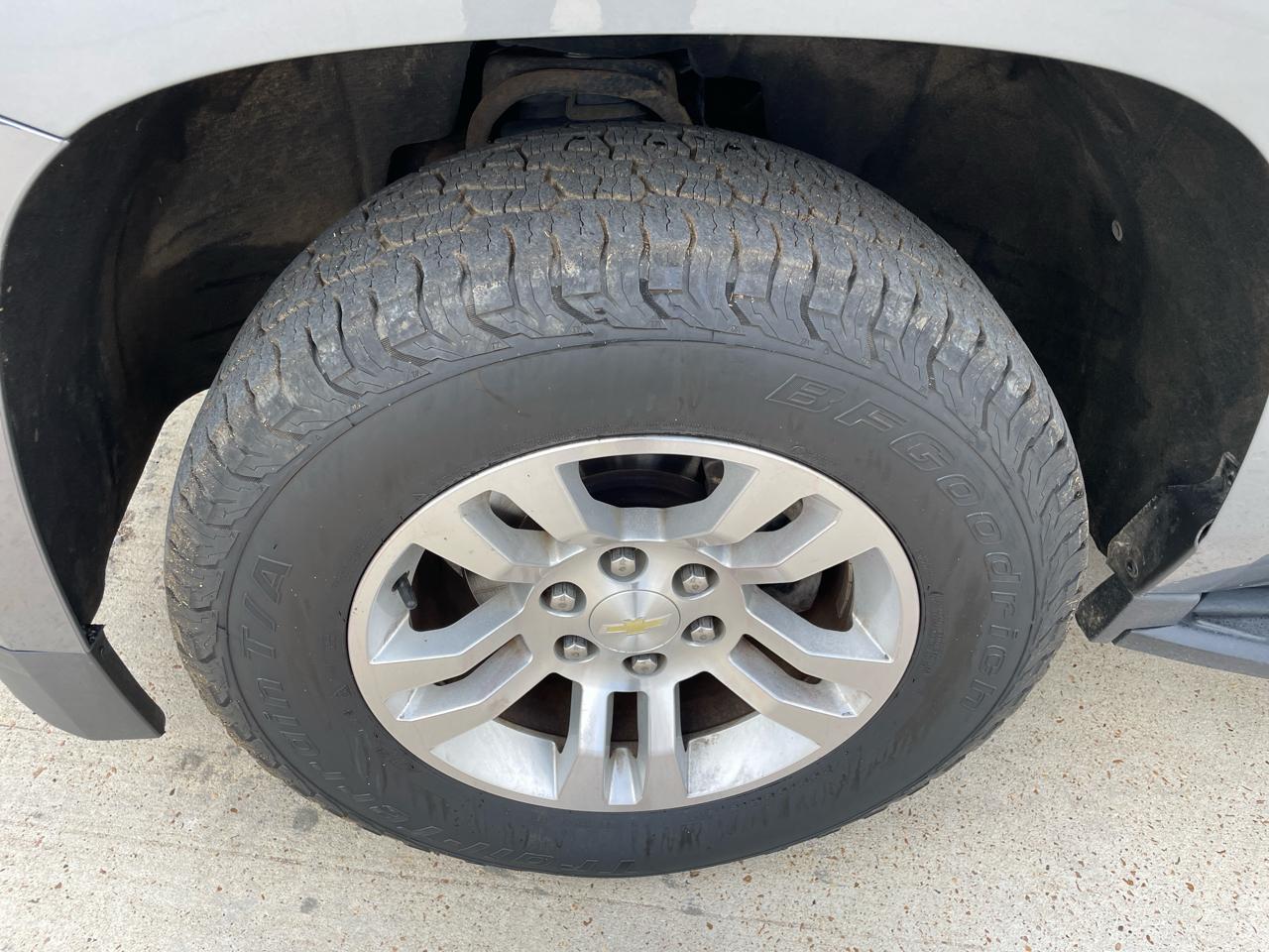 Chevrolet Suburban 4WD 4dr 1500 LT 2019