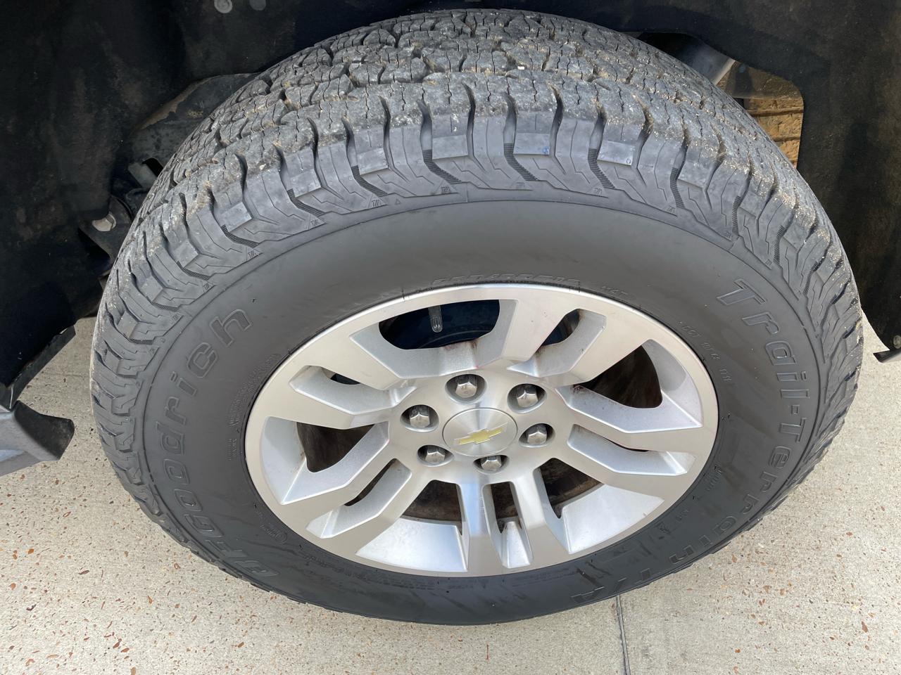 Chevrolet Suburban 4WD 4dr 1500 LT 2019