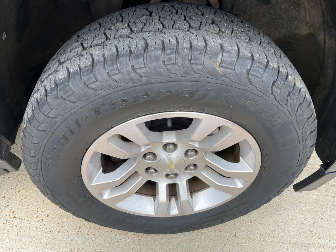 Chevrolet Suburban 4WD 4dr 1500 LT 2019