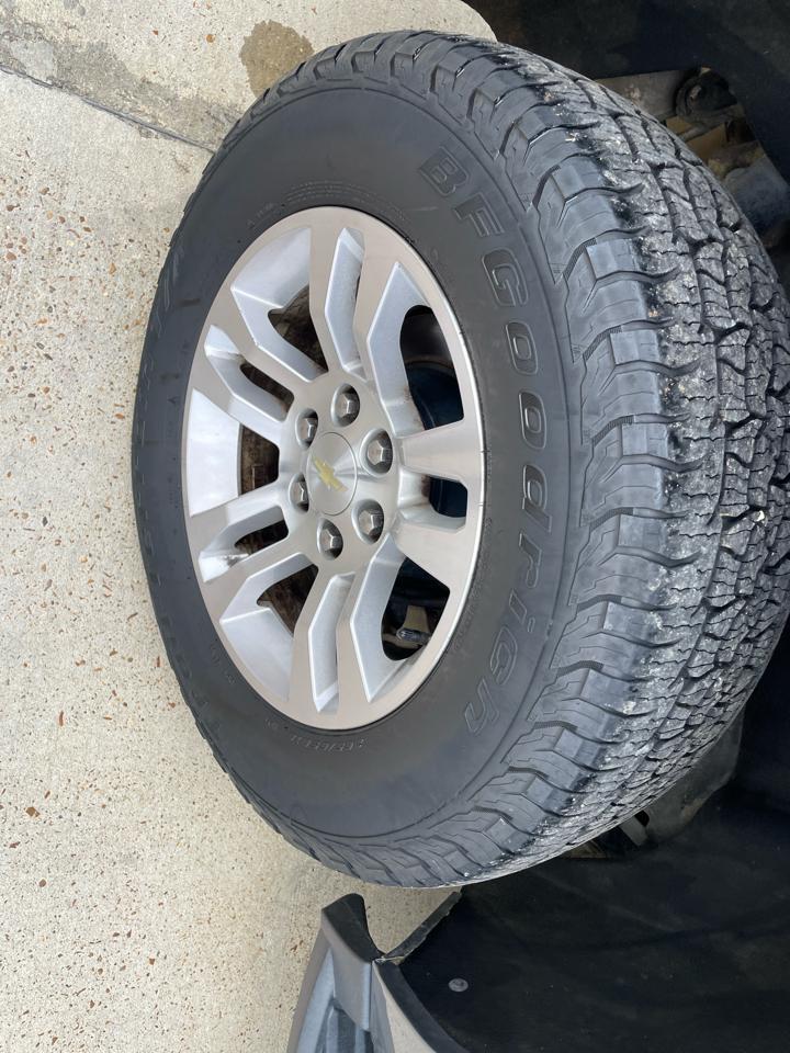 Chevrolet Suburban 4WD 4dr 1500 LT 2019