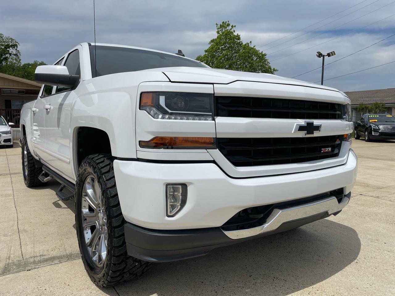 Chevrolet Silverado 1500 4WD Crew Cab 143.5" LT w/2LT 2017