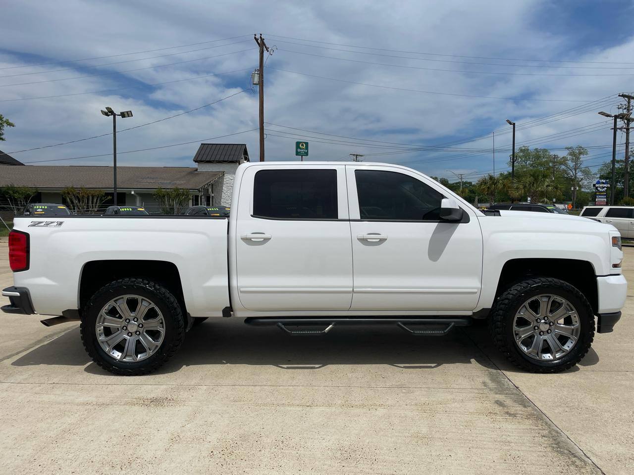 Chevrolet Silverado 1500 4WD Crew Cab 143.5" LT w/2LT 2017
