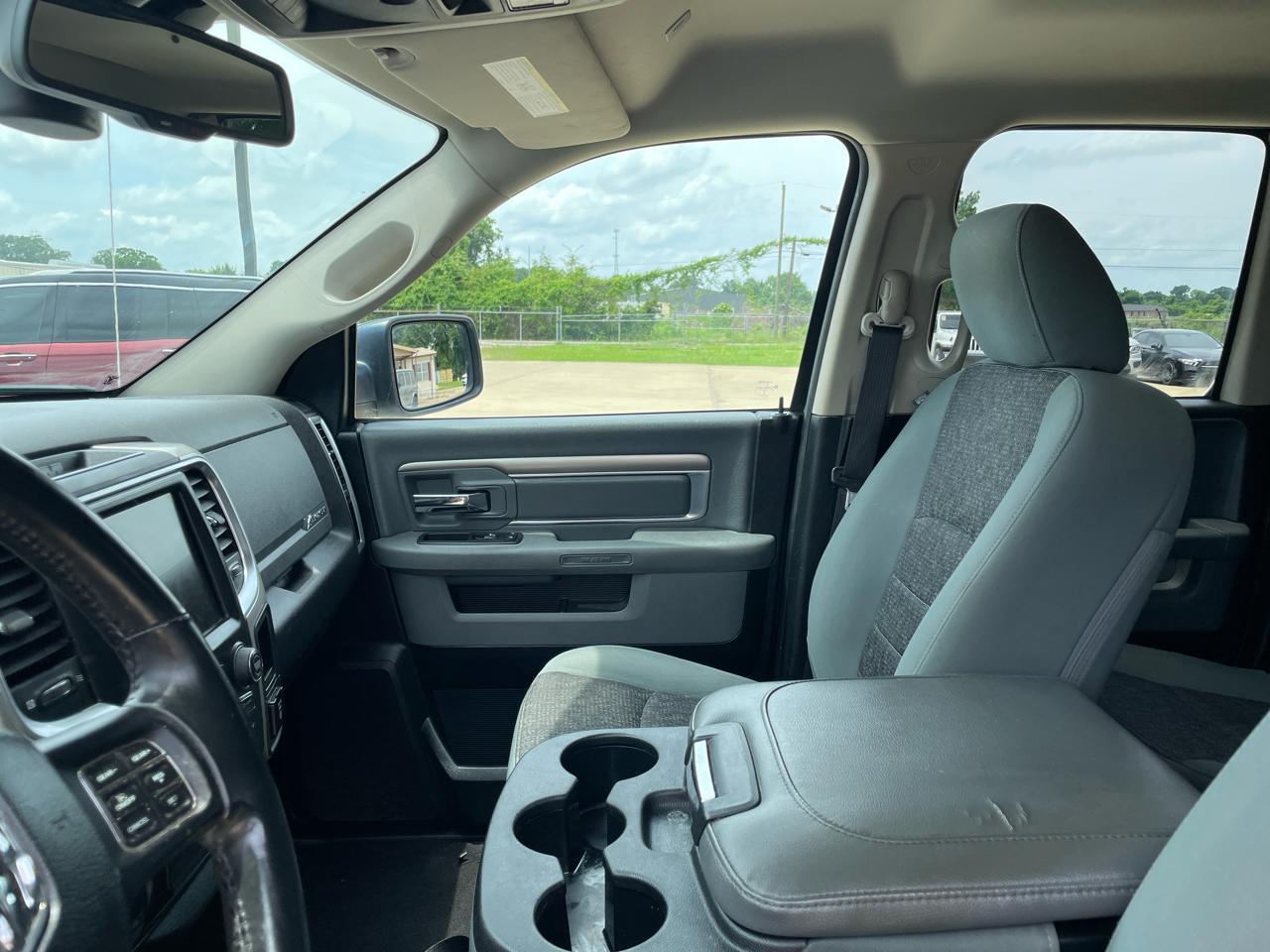 RAM 1500 Big Horn 4x2 Quad Cab 6'4" Box 2017