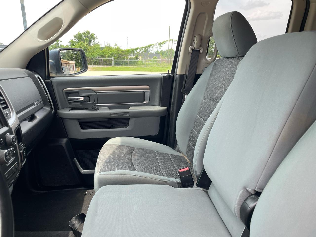 RAM 1500 Big Horn 4x2 Quad Cab 6'4" Box 2017