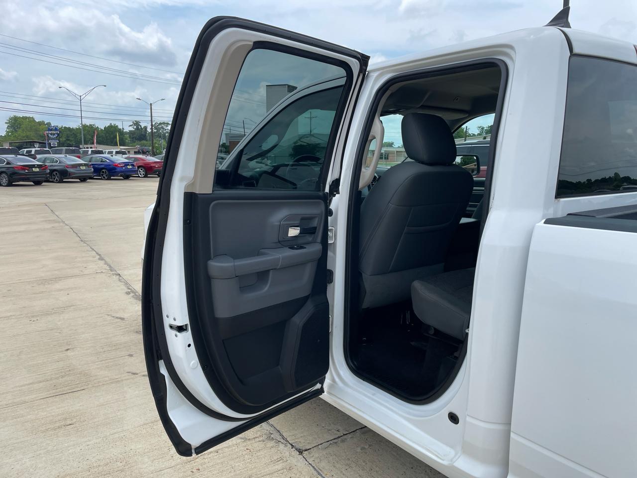 RAM 1500 Big Horn 4x2 Quad Cab 6'4" Box 2017