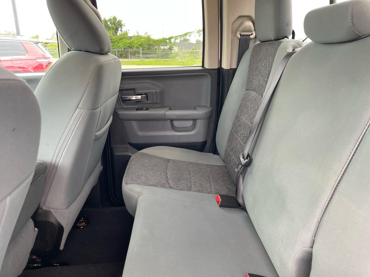 RAM 1500 Big Horn 4x2 Quad Cab 6'4" Box 2017