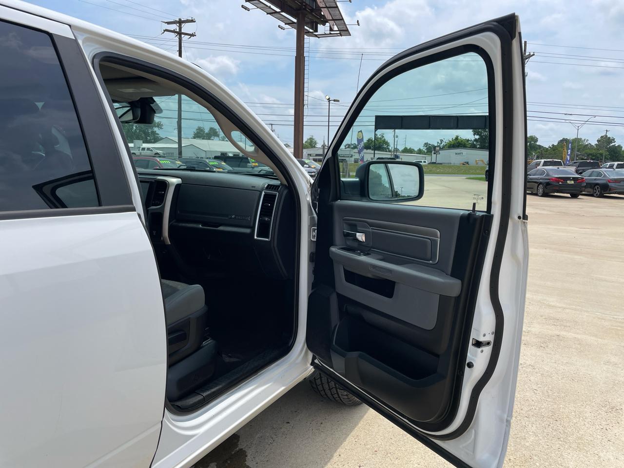 RAM 1500 Big Horn 4x2 Quad Cab 6'4" Box 2017