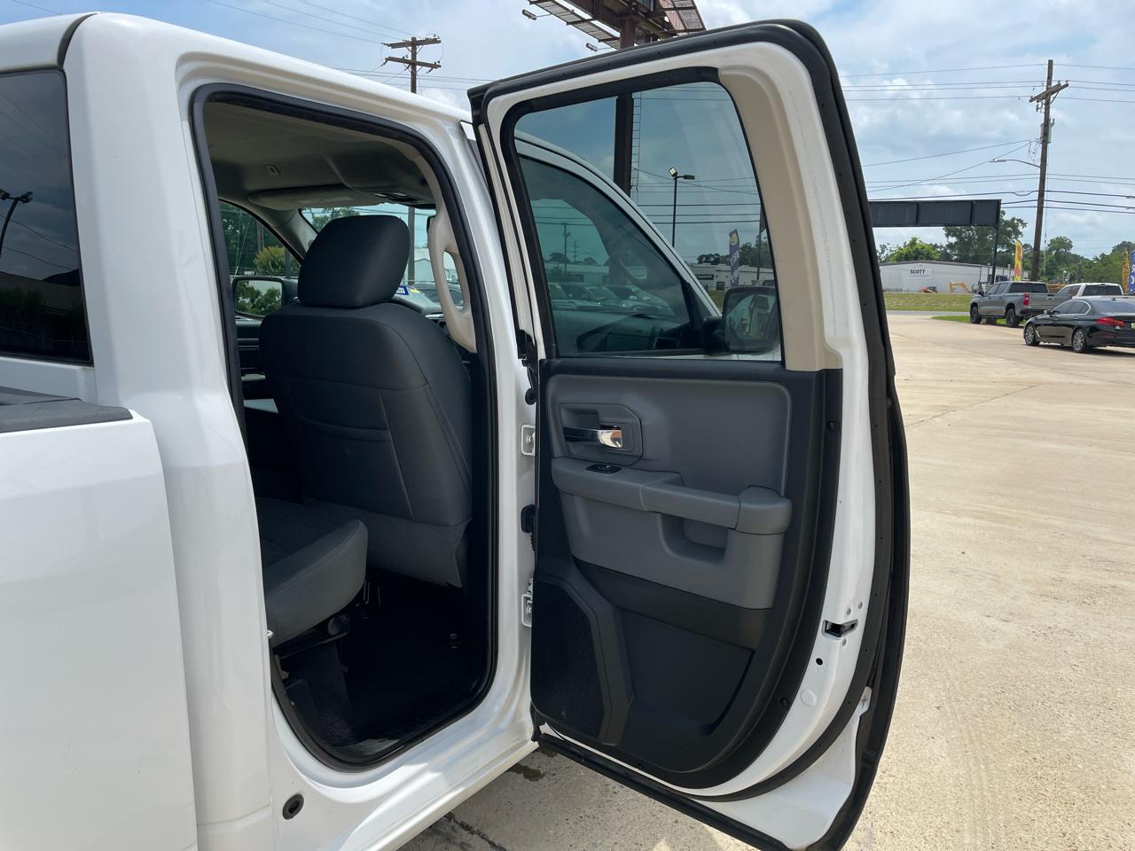 RAM 1500 Big Horn 4x2 Quad Cab 6'4" Box 2017