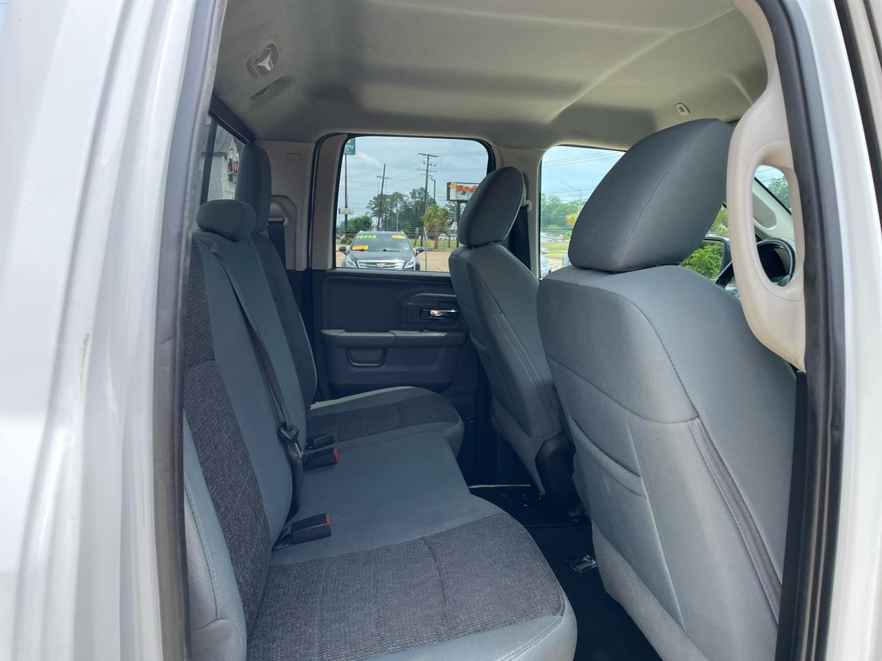 RAM 1500 Big Horn 4x2 Quad Cab 6'4" Box 2017