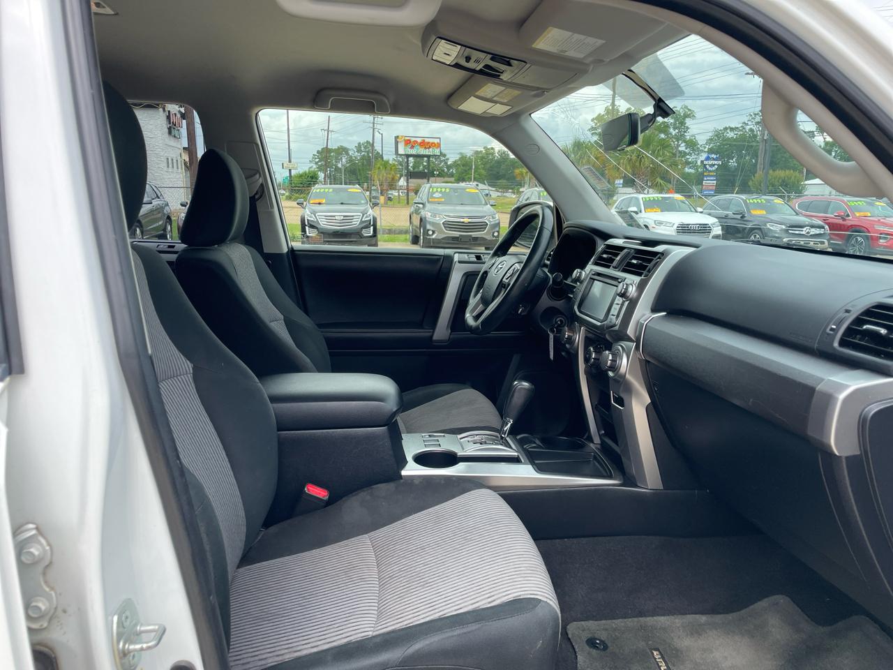 Toyota 4Runner SR5 Premium 2WD (Natl) 2017