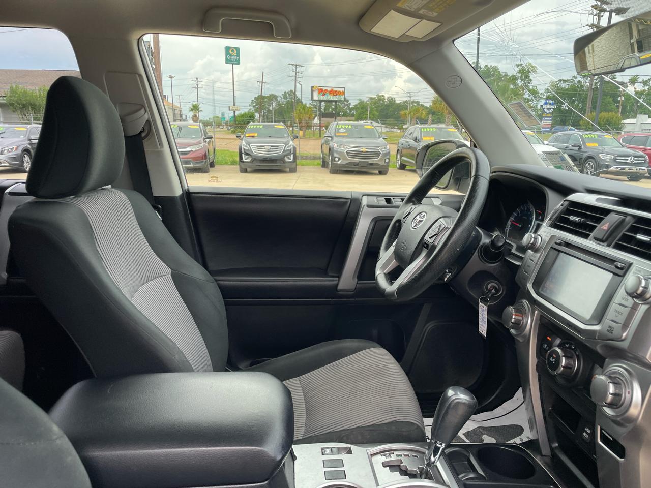Toyota 4Runner SR5 Premium 2WD (Natl) 2017