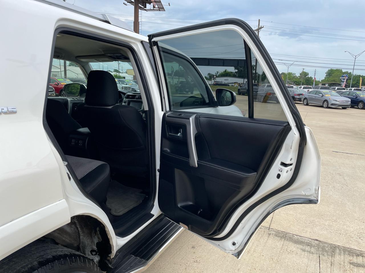 Toyota 4Runner SR5 Premium 2WD (Natl) 2017