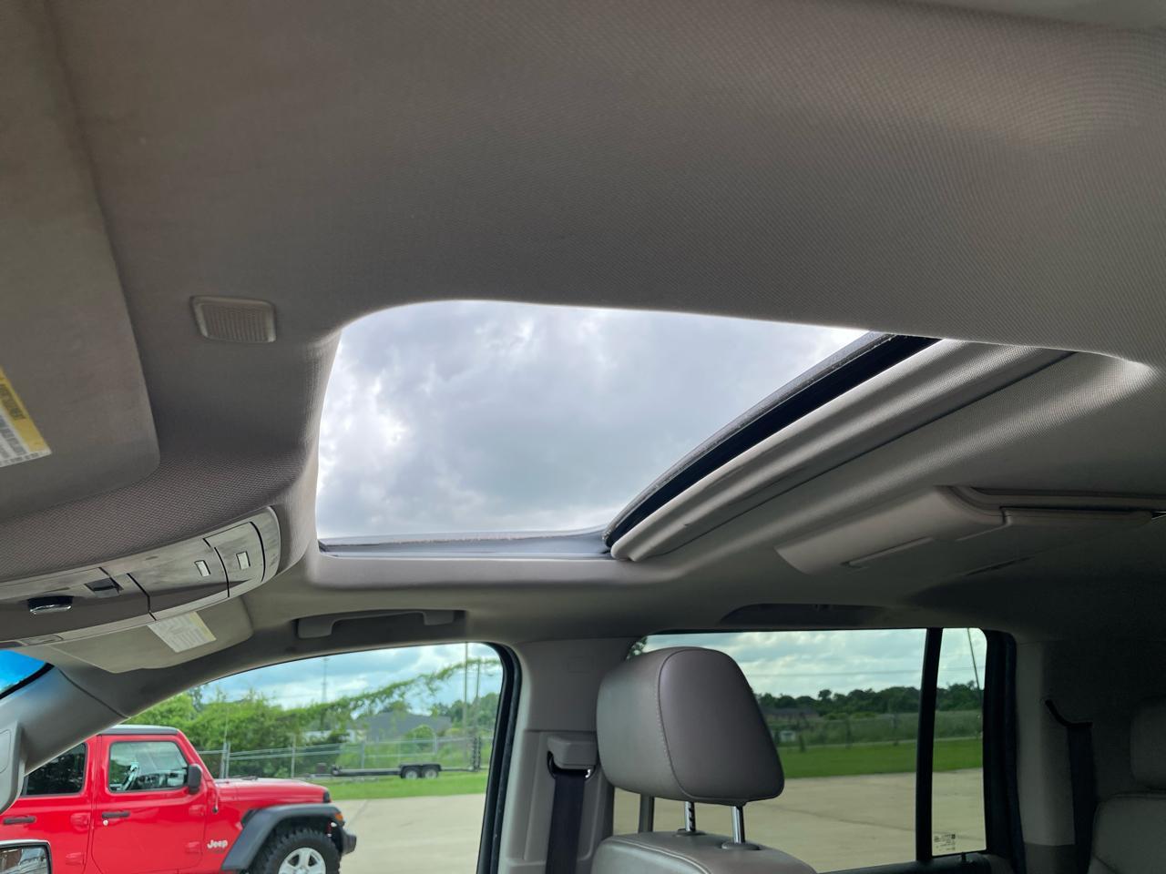 Chevrolet Suburban 2WD 4dr 1500 LT 2019