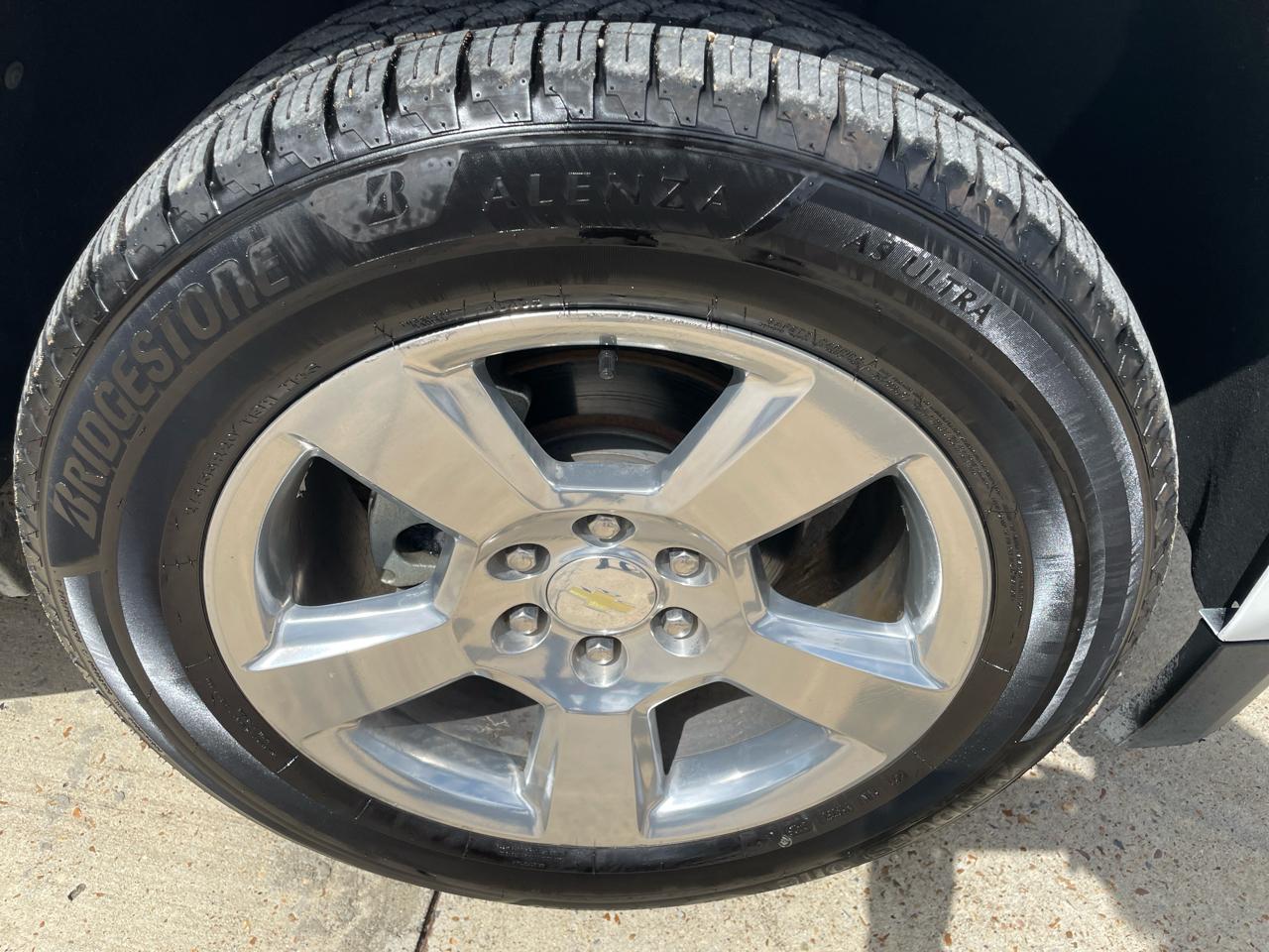 Chevrolet Suburban 2WD 4dr 1500 LT 2019