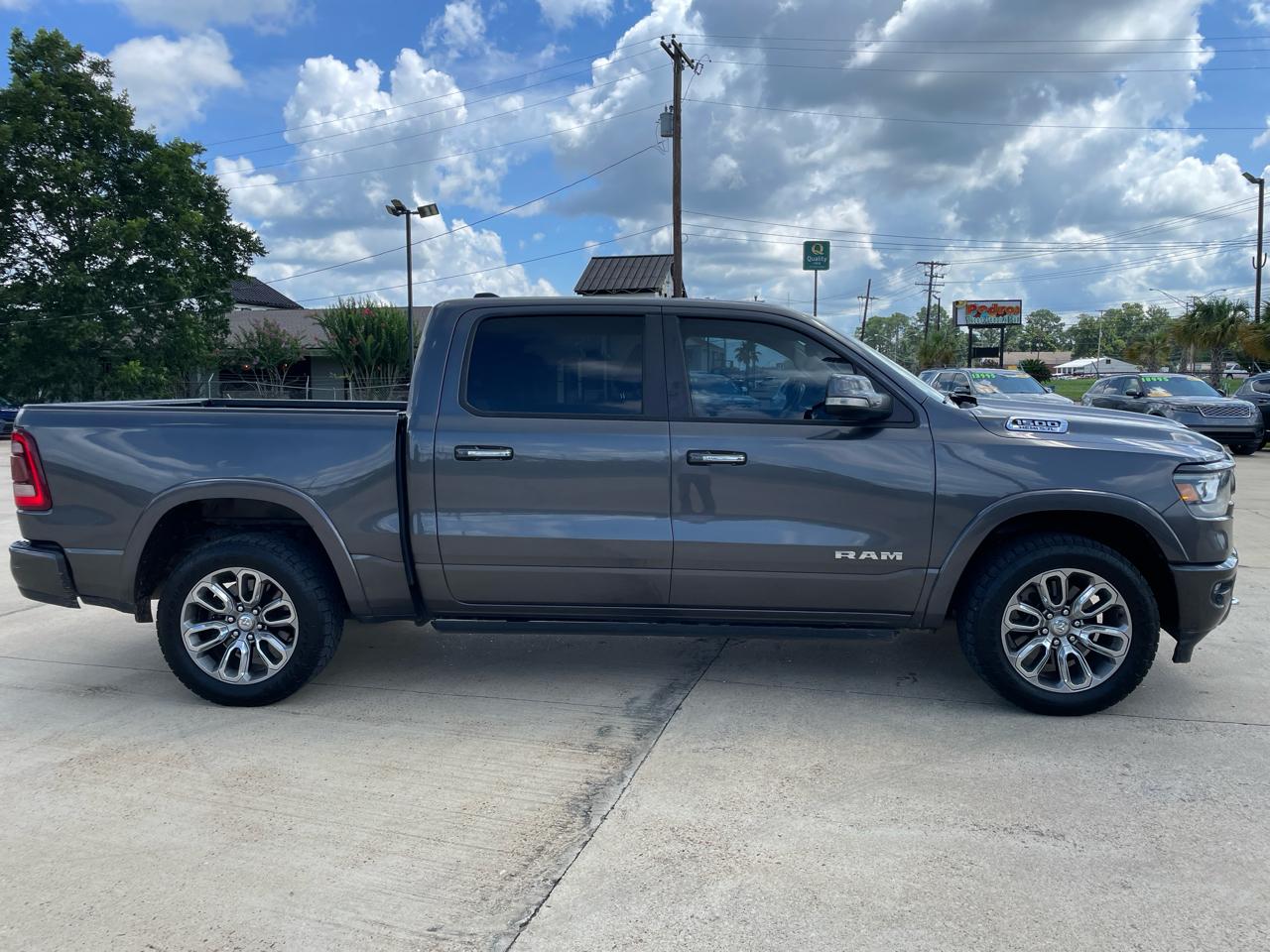 RAM 1500 Laramie 4x4 Crew Cab 5'7" Box 2021