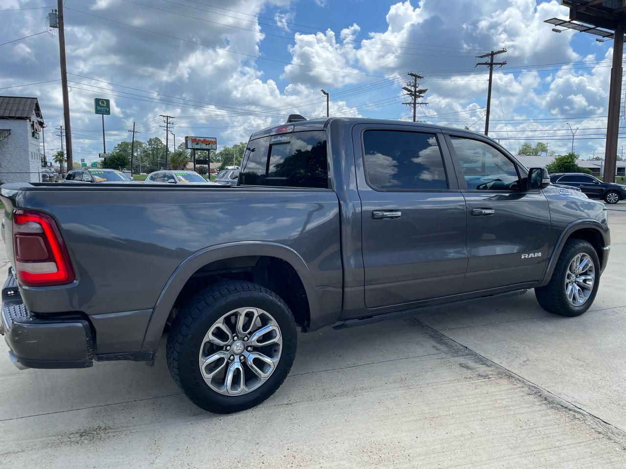 RAM 1500 Laramie 4x4 Crew Cab 5'7" Box 2021