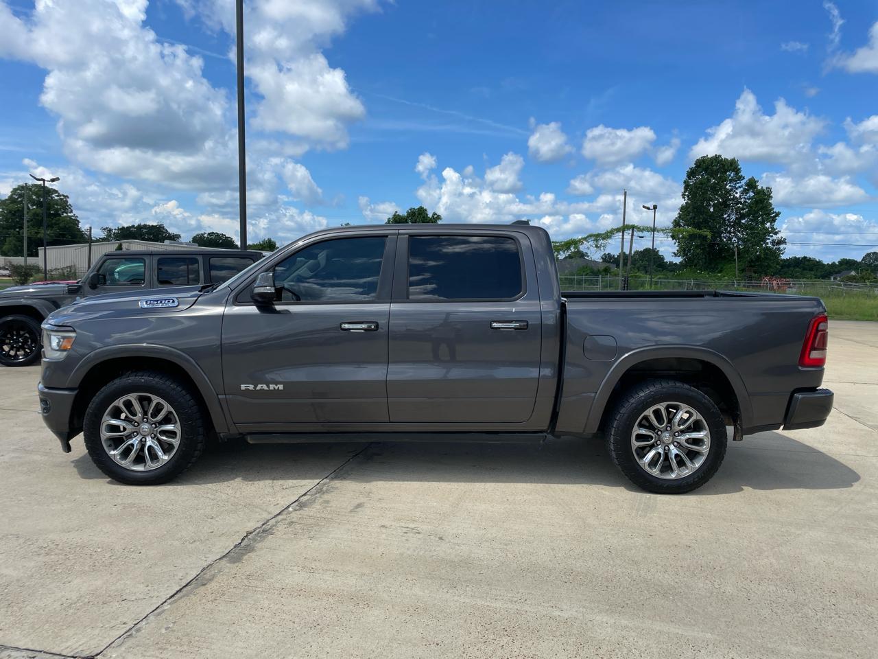 RAM 1500 Laramie 4x4 Crew Cab 5'7" Box 2021