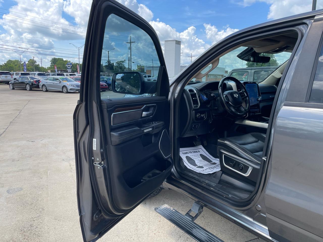 RAM 1500 Laramie 4x4 Crew Cab 5'7" Box 2021