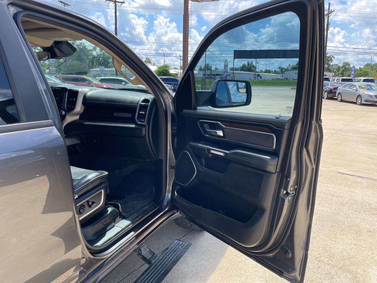 RAM 1500 Laramie 4x4 Crew Cab 5'7" Box 2021