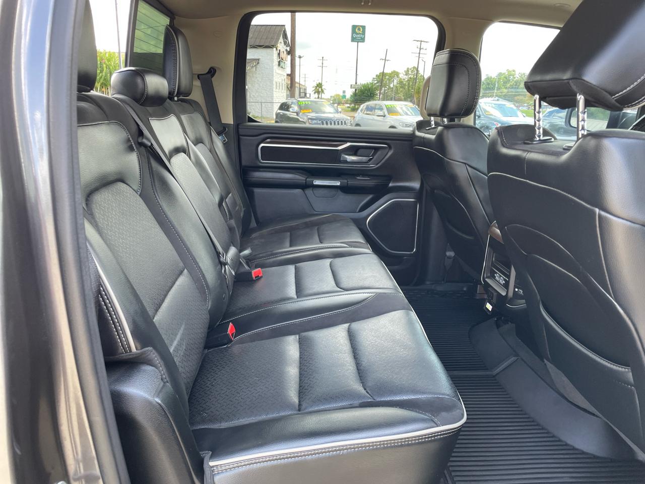 RAM 1500 Laramie 4x4 Crew Cab 5'7" Box 2021