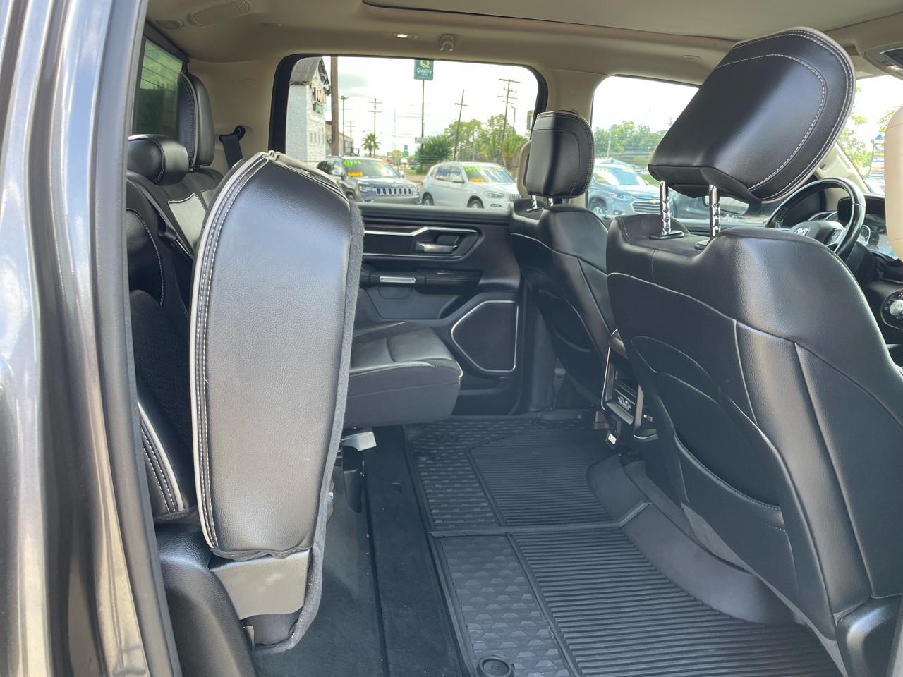 RAM 1500 Laramie 4x4 Crew Cab 5'7" Box 2021