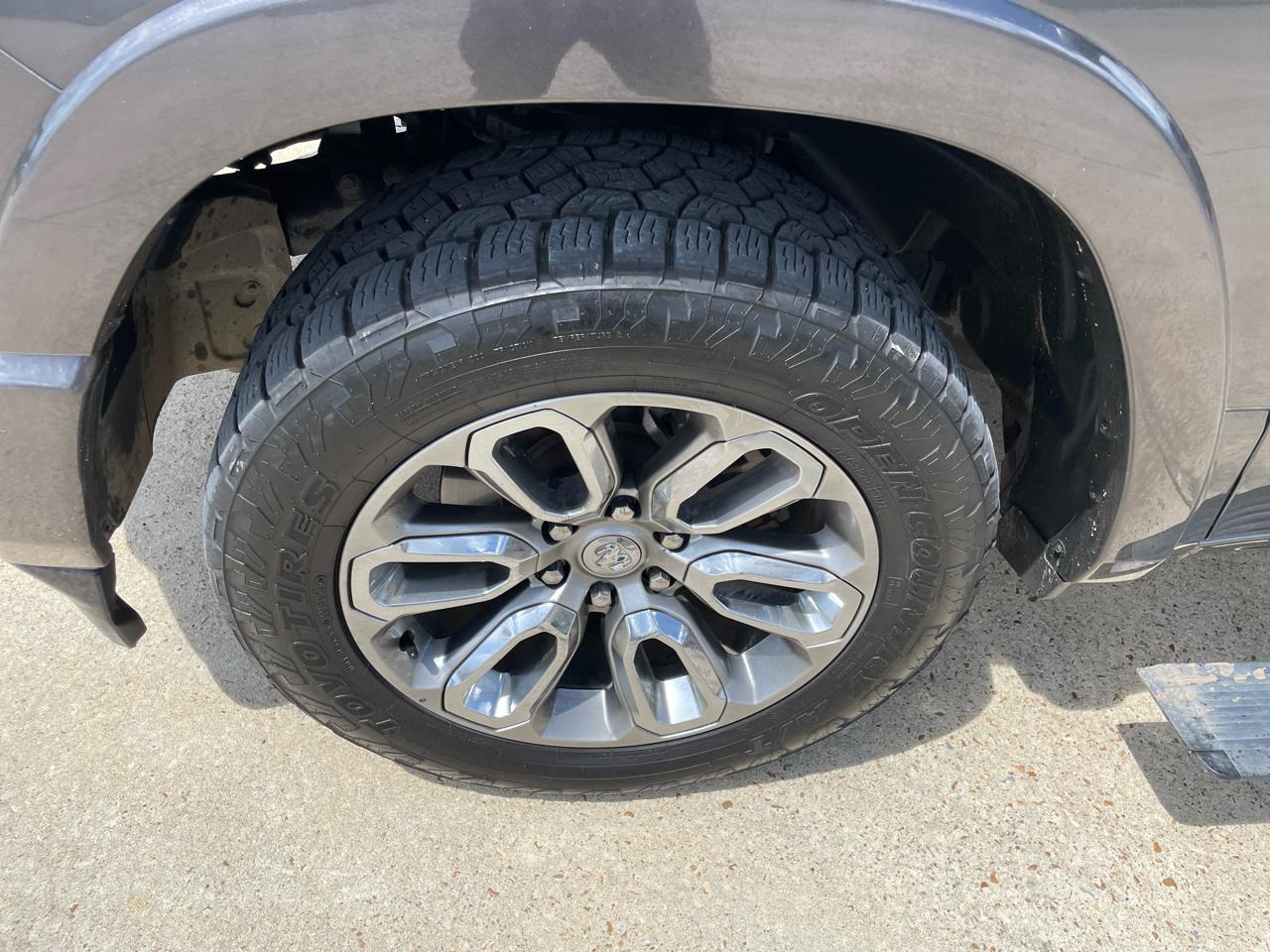 RAM 1500 Laramie 4x4 Crew Cab 5'7" Box 2021