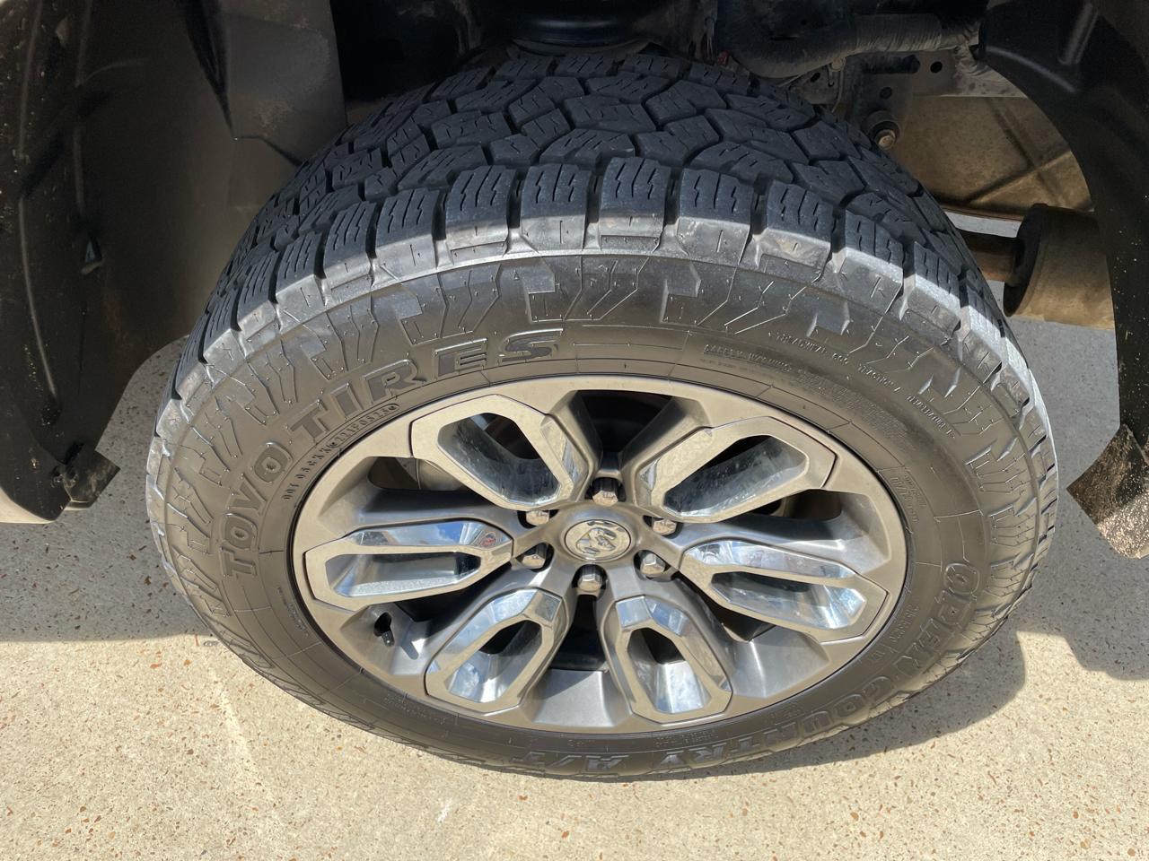 RAM 1500 Laramie 4x4 Crew Cab 5'7" Box 2021