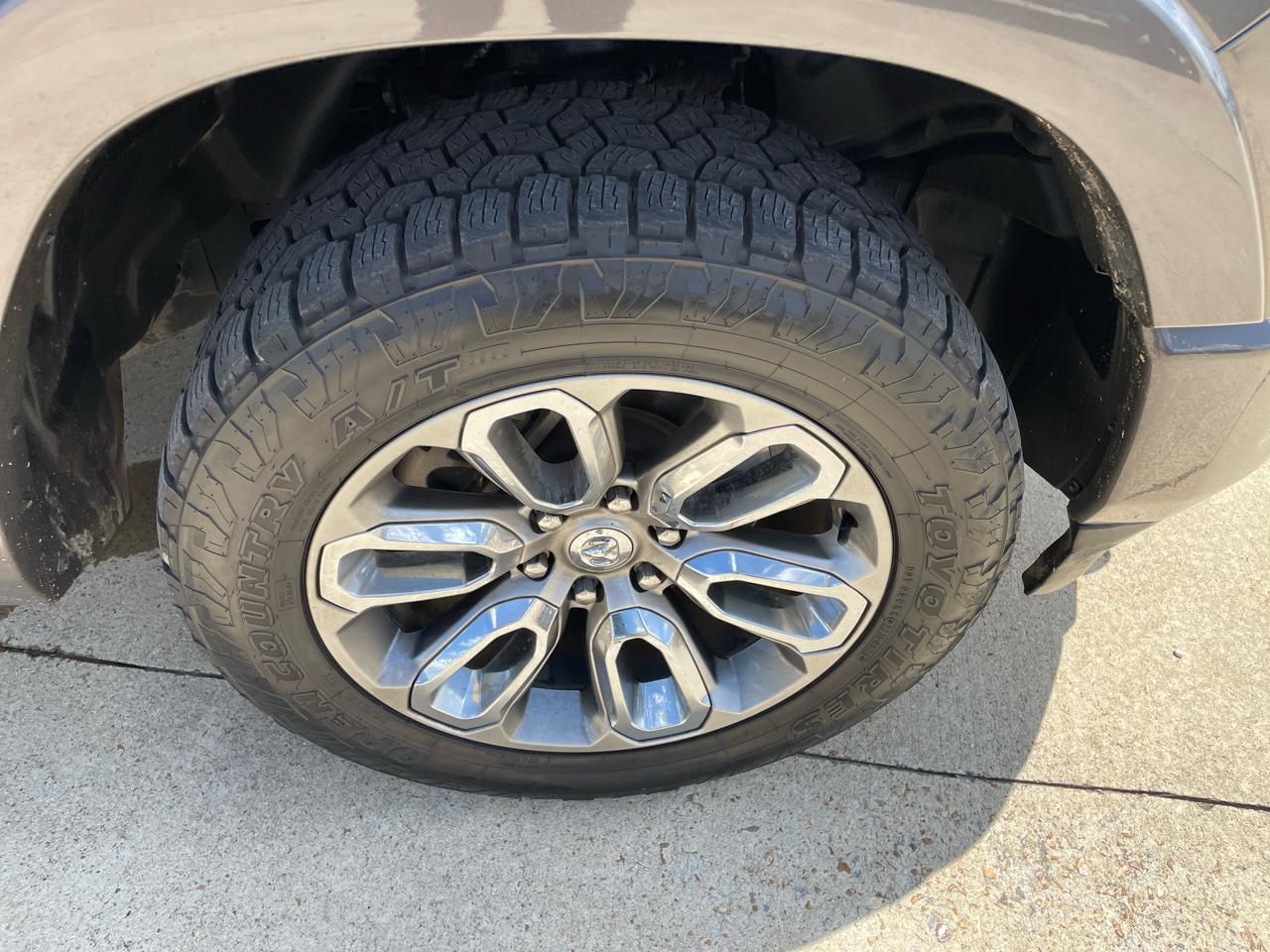 RAM 1500 Laramie 4x4 Crew Cab 5'7" Box 2021