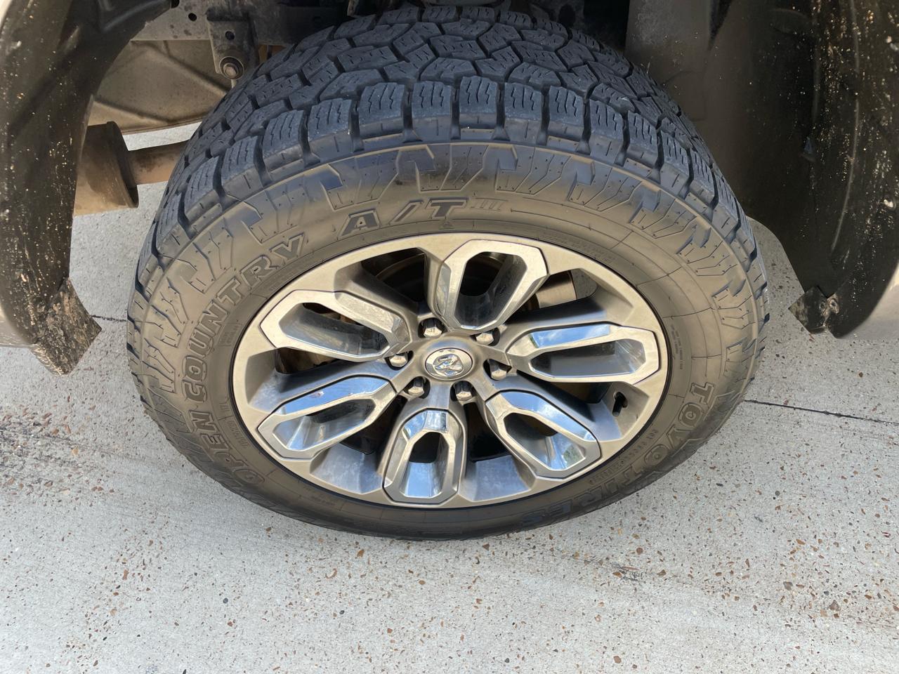 RAM 1500 Laramie 4x4 Crew Cab 5'7" Box 2021