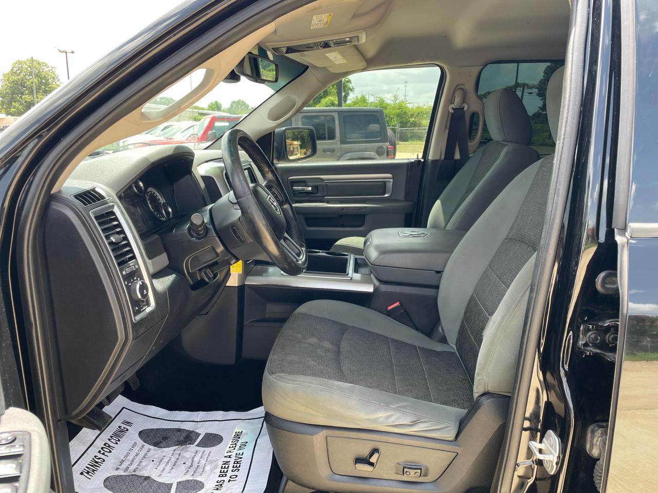 RAM 1500 2WD Crew Cab 140.5" Lone Star 2014