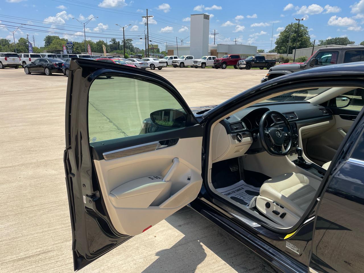 Volkswagen Passat 2.0T SEL Premium Auto 2018
