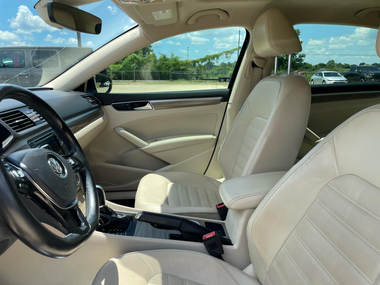 Volkswagen Passat 2.0T SEL Premium Auto 2018