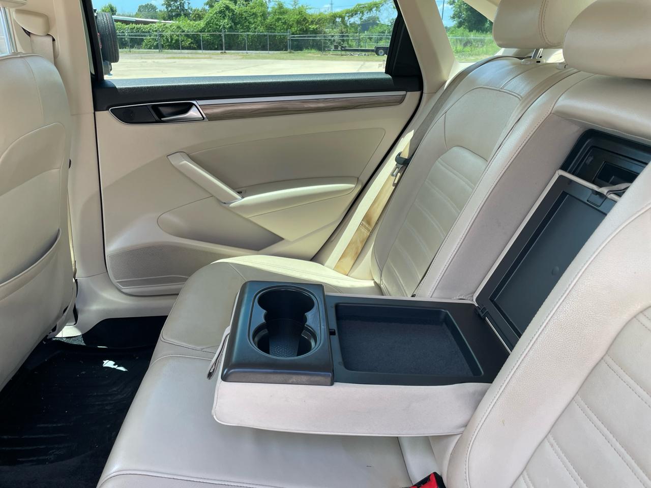 Volkswagen Passat 2.0T SEL Premium Auto 2018