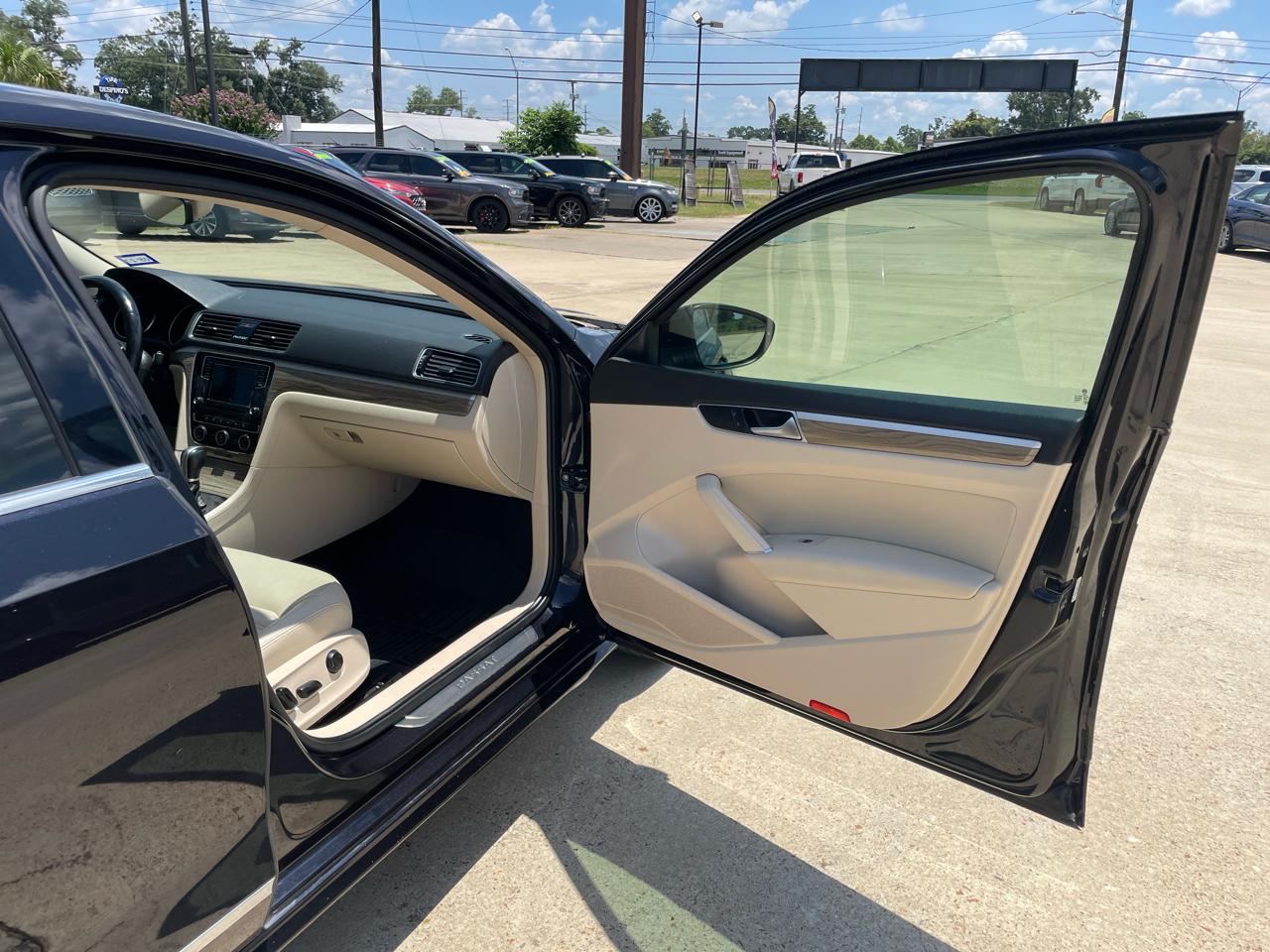 Volkswagen Passat 2.0T SEL Premium Auto 2018